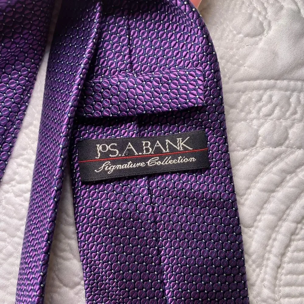 Jos A Bank Signature Collection Men's Purple Silk Tie Textured 59